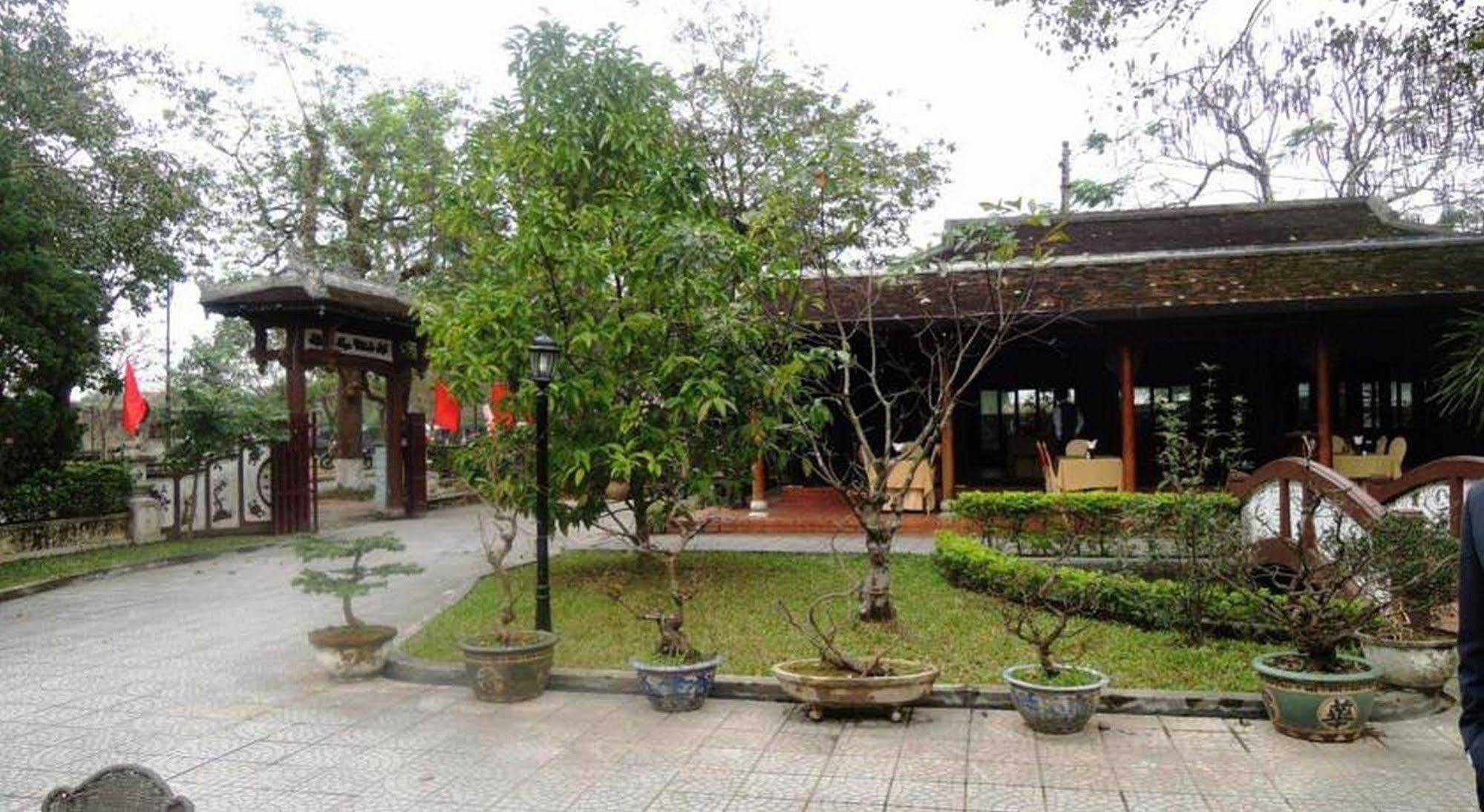 Thanh Noi Hotel Hue Exterior photo
